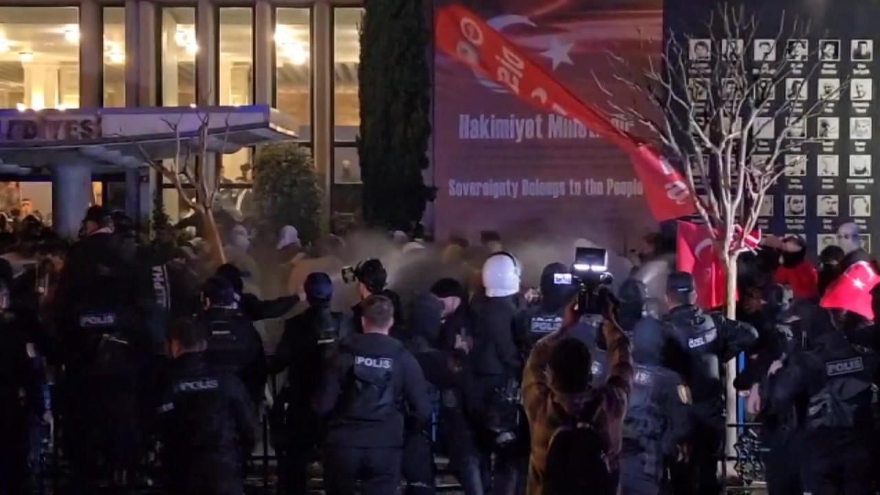 İstanbul - Saraçhane'de izinsiz gösteriye polisten müdahale