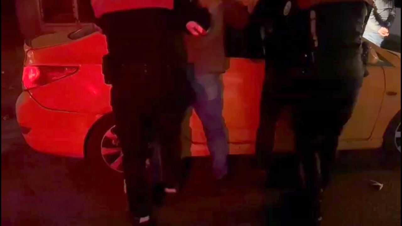 Polisten kaçan sürücünün taksisinde uyuşturucu ele geçirildi