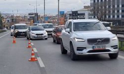 Pendik’te seyir halindeki tur minibüsü yandı