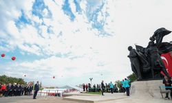 Kurtulmuş, TBMM'deki Atatürk Anıtı'na çelenk bıraktı