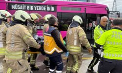 Beylikdüzü'nde iki metrobüs çarpıştı: Ölü ve yaralılar var