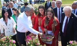 Edirne gülü, törenle hasat edildi