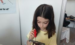 Elektronik öğretmeni, kızlarıyla katıldığı robot yarışmasında 3 derece elde etti
