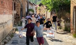‘Adak toplama’ geleneği 7 asırdır yaşatılıyor; çocuklar kapı kapı dolaşıp şeker ve tatlı topluyor
