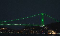 FSM Köpürüsü, 'Skolyoz Farkındalık Günü' sebebiyle yeşil renkle aydınlatıldı