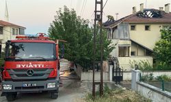 3 katlı ev alev alev yandı:4 kişi dumandan etkilendi