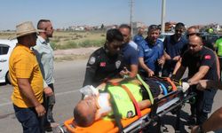 Ehliyetsiz sürücü, 'dur' ihtarına uymadı, motosikleti ile polise çarptı