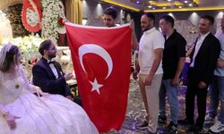 Patlamada sol yanı felç kalan gazi, 14 yıllık sevgilisiyle dünyaevine girdi
