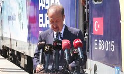 Türkiye-Çin-Avrupa Demiryolu Hattı'nda yola çıkan iki yük treni İstanbul'a ulaştı
