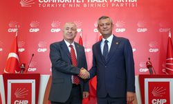 Ümit Özdağ, CHP lideri Özgür Özel'i ziyaret etti