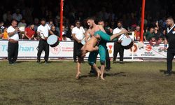 1'inci Dünya Karakucak Şampiyonası'nın başpehlivanı Feyzullah Aktürk oldu