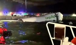 Hong Kong'da kargo uçağı pistten çıkarak denize düştü: 2 ölü