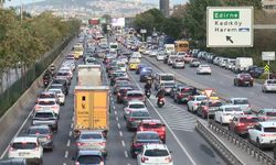 İstanbul - İstanbul'da haftanın ilk iş gününde trafik yoğunluğu yaşanıyor