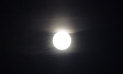 Antalya semalarında 'Kunduz Süper Dolunayı' görüntülendi