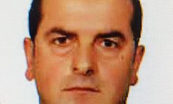 Belediye işçisinin çöp kamyonunun altında kalıp öldüğü kaza kamerada