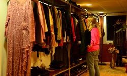 ‘Dolabınızda iyiliğe yer açın' sloganıyla, kıyafetlerini ihtiyaç sahibi arkadaşlarıyla paylaşıyorlar