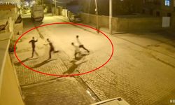 Ev taşlayıp, camları kırdılar; o anlar kamerada