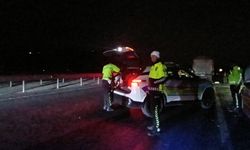 Gaziantep'te otomobil kamyona çarptı: 3 ölü