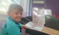 Gündelik hayatlarından esinlenerek hikaye kitabı yazan ilkokul öğrencileri, imza günü düzenledi