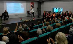 Hiç müzik eğitimi almayan 175 kadın, Atatürk'ü kendi besteledikleri şarkıyla andı (2)