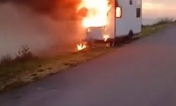İstanbul- Çatalca'da park halindeki karavan alev alev yandı