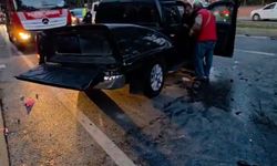 İstanbul - Sarıyer'de kırmızı ışıkta geçen ehliyetsiz sürücü, 'U' dönüşü yapan pikaba çarptı: 2'si çocuk 3 yaralı