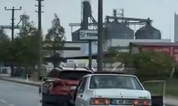 Kapıları açık otomobil ile yolculuk yaptı; o anlar kamerada