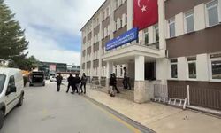 Kendilerini polis olarak tanıttıkları kadını, 1 hafta arayla 2 kez dolandıran 5 şüpheli tutuklandı