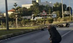 Kuşadası'nda motosiklet refüje çarptı; 1 ölü, 1 ağır yaralı