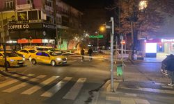 Motosikletli şüpheli caddede tabancayla rastgele ateş açtı