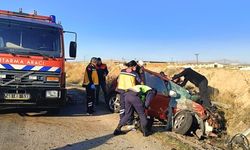 Otomobil ile kamyon çarpıştı: 1 ölü, 1 yaralı