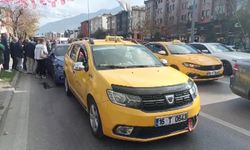 Otomobiliyle kaza yaptı, şokunu atlatamadan bu kez de taksiye çarptı