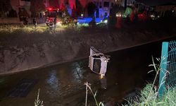 Sulama kanalına devrilen kamyonetin alkollü sürücüsü yaralandı