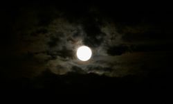 Süper Ay Manisa'da göz kamaştırdı