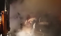 TIR'da yangın çıktı; yol 3 saat ulaşıma kapandı