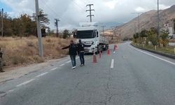 TIR'ın dorsesindeki gizli bölgede 20 kaçak göçmen yakalandı