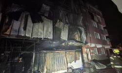 3 katlı binada çıkan ve bitişiğindeki 4 katlı binaya sıçrayan yangın söndürüldü