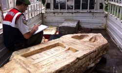 Bursa'da kamyonette tapınak taşı ve aslan başı ele geçirildi