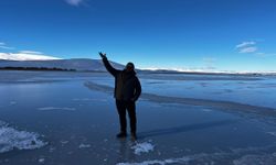 Çıldır Gölü'nün yüzeyi, buz tutmaya başladı / Ek fotoğraflar