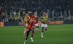 Fenerbahçe tribünlerinden derbide koreografili şölen
