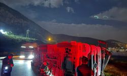 Hatay'da kuvvetli rüzgar çatıları uçurdu