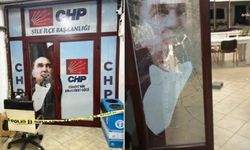 İstanbul- CHP Şile İlçe Başkanlığı önünde 'kızıma küfür ettiler' diye bağıran kişi gözaltına alındı