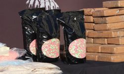 İstanbul- İstanbul'da operasyonla ele geçirilen 1 ton 144 kilo 396 gram uyuşturucu emniyette sergilendi