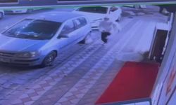 İstanbul - Sultangazi'de kapkaç girişimi kamerada; telefonu sahibinin elinden çalamayan şüpheli kaçtı