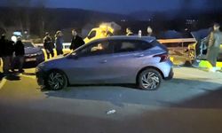 Kavşakta iki otomobil çarpıştı: 4 yaralı