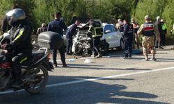 Kilis'te hafif ticari araç ile otomobil çarpıştı: 5'i ağır, 6 yaralı