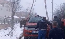 Ordu'da kamyonet karla kaplı yolda şarampole yuvarlandı: 6 yaralı