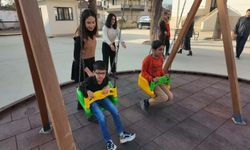 Özel gereksinimli öğrencileriyle güne özel klip hazırladı