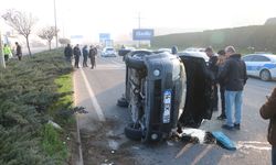 Sürücüsünün makas attığı aracın çarptığı otomobil devrildi; kaza kamerada 