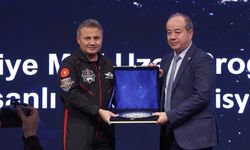 Uzaya giden ilk Türk astronot Alper Gezeravcı, YTÜ'de öğrencilerle buluştu